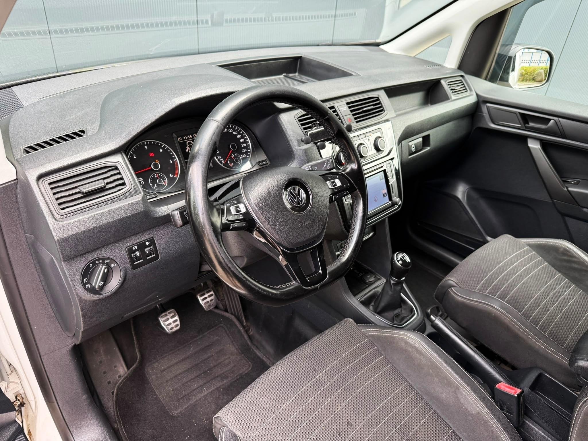 Volkswagen Caddy 2.0 TDI L1H1 BMT Highline Navi / 18 ich / v, Auto's, Voorwielaandrijving, Stof, Gebruikt, 4 cilinders
