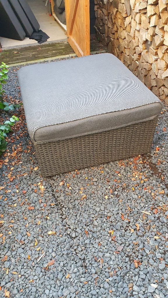 Hocker met kussen, Ophalen, Zo goed als nieuw