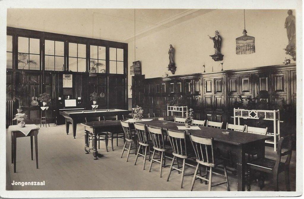 Rotterdam, West Kruiskade, R.K. Weeshuis, Jongenszaal, Ophalen of Verzenden, 1940 tot 1960, Ongelopen, Zuid-Holland