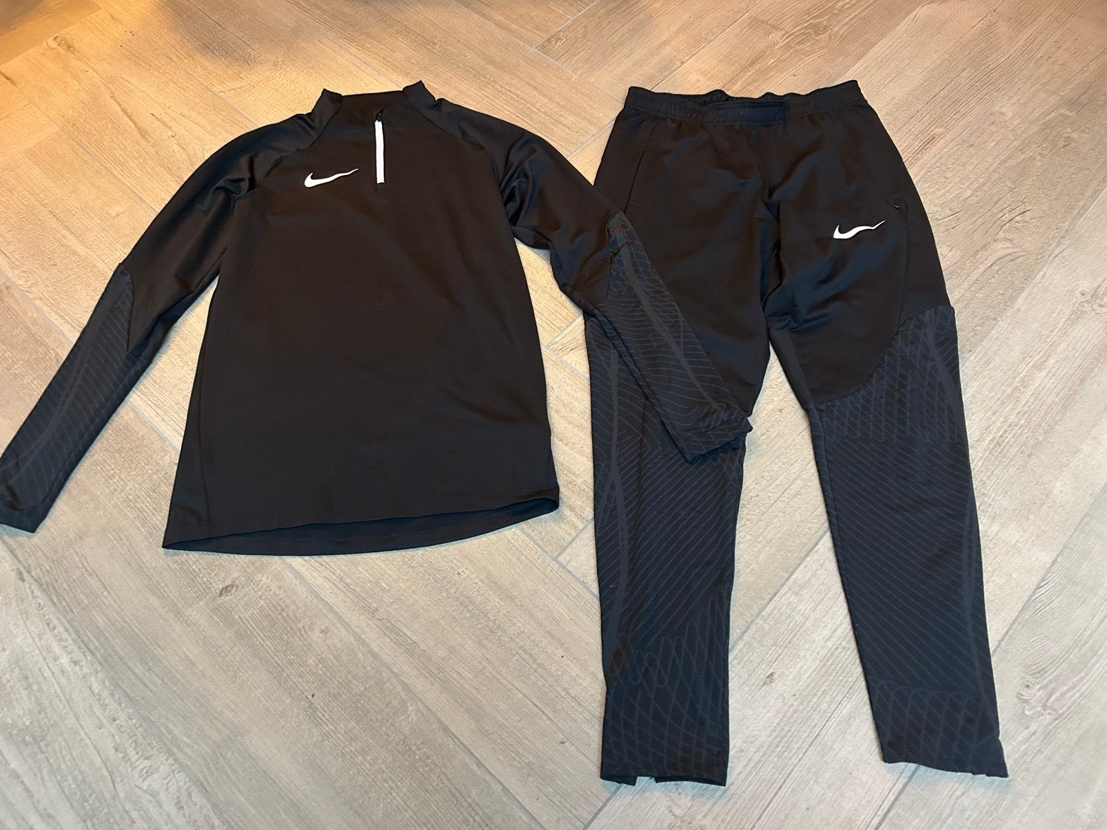 Trainingspak Nike, trui maat S, broek mast M, nieuwstaat, Ophalen of Verzenden, Zo goed als nieuw, Grijs, Algemeen