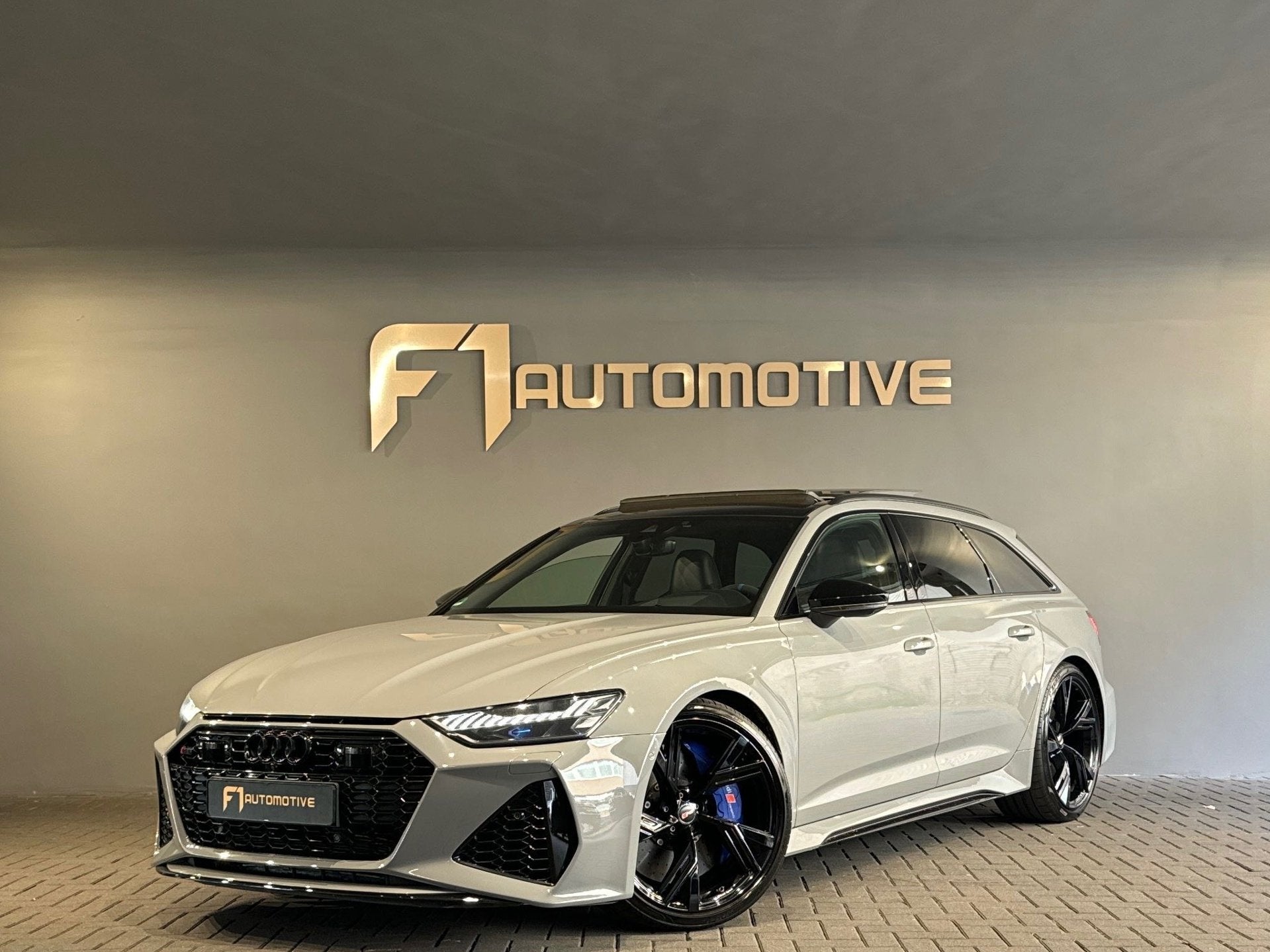 Audi RS6 4.0 TFSI 25Years Quattro Pano|Ceramic|HuD|B&O|Carbo, Automaat, Dealer onderhouden, Gebruikt, 600 pk