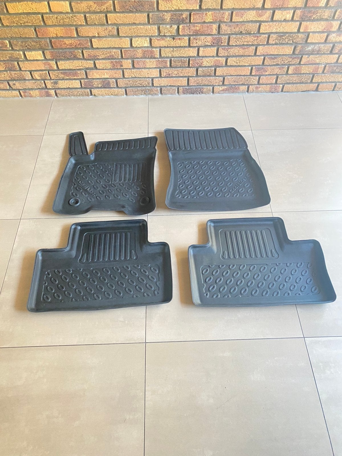 Rubber matten Mercedes EQB, Ophalen, Zo goed als nieuw
