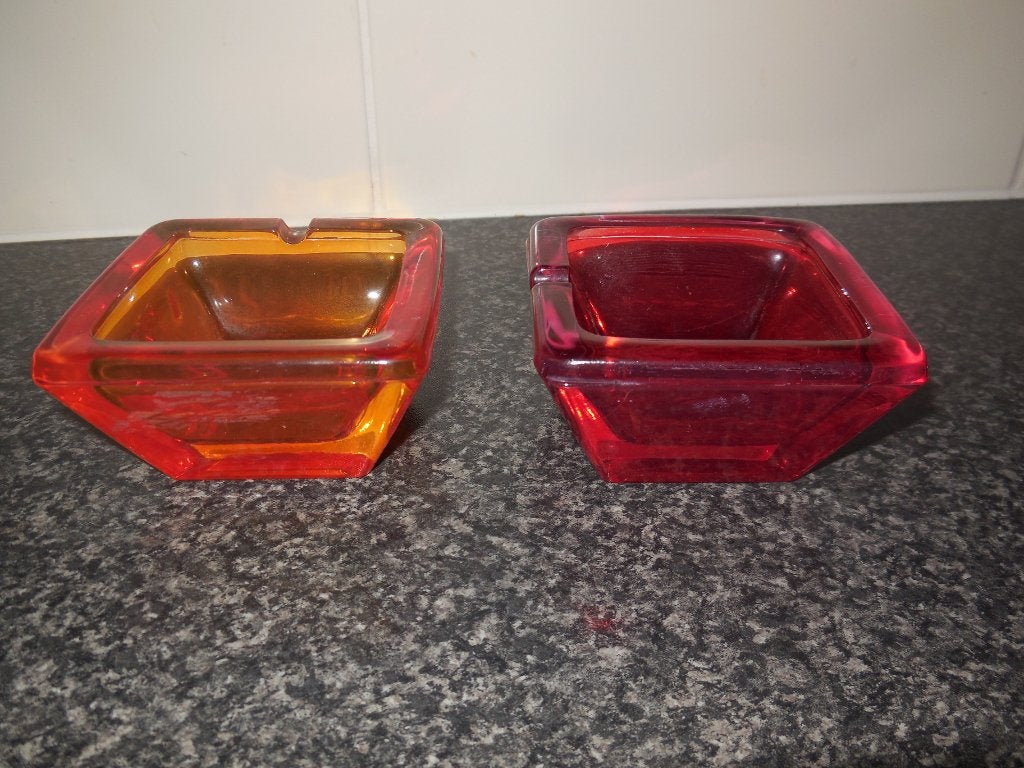 2 asbakken rood en orange, Ophalen, Overige stijlen, Zo goed als nieuw, Glas