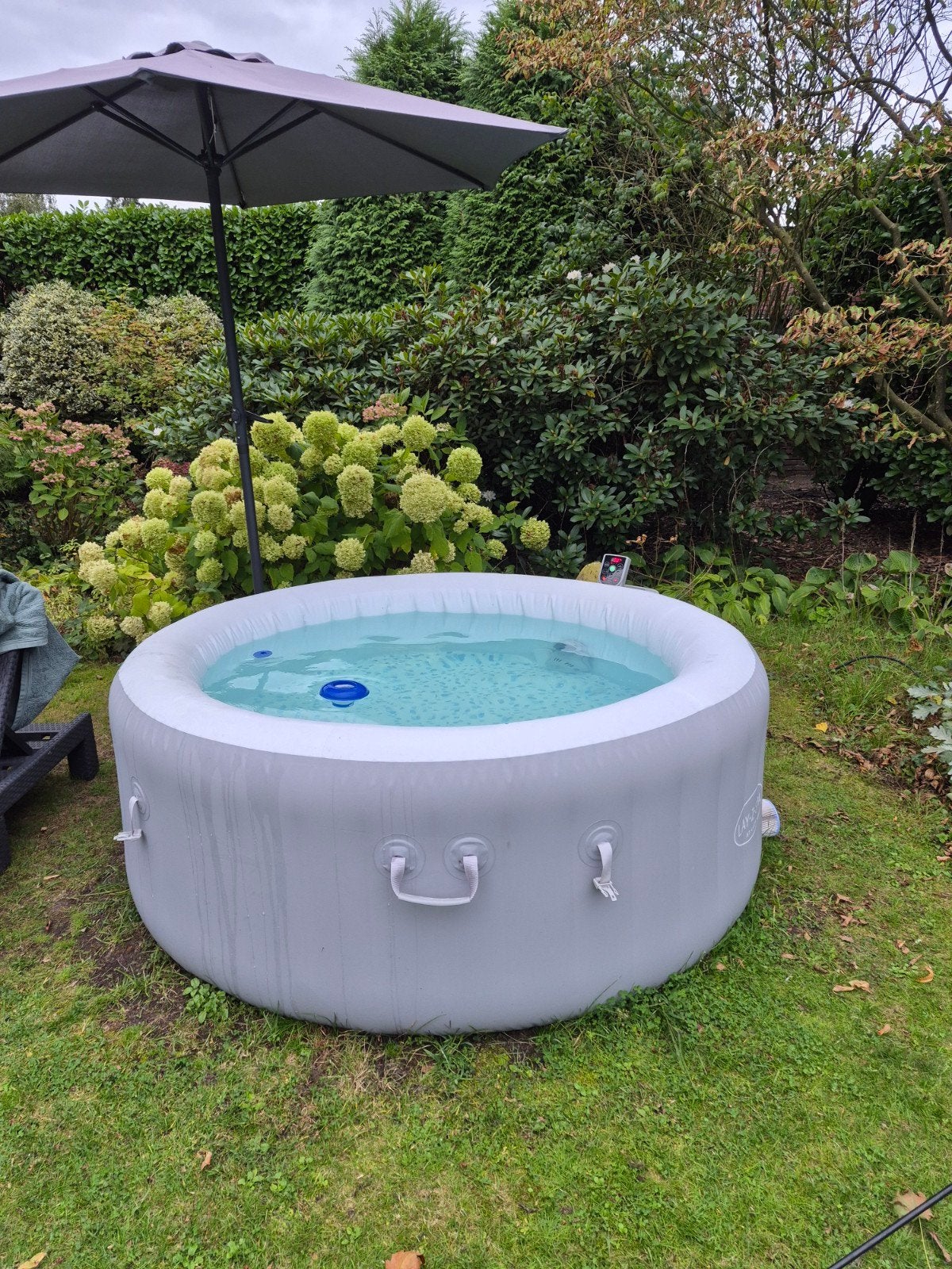 jacuzzi/bubbelbad, Ophalen, Zo goed als nieuw, Opblaasbaar