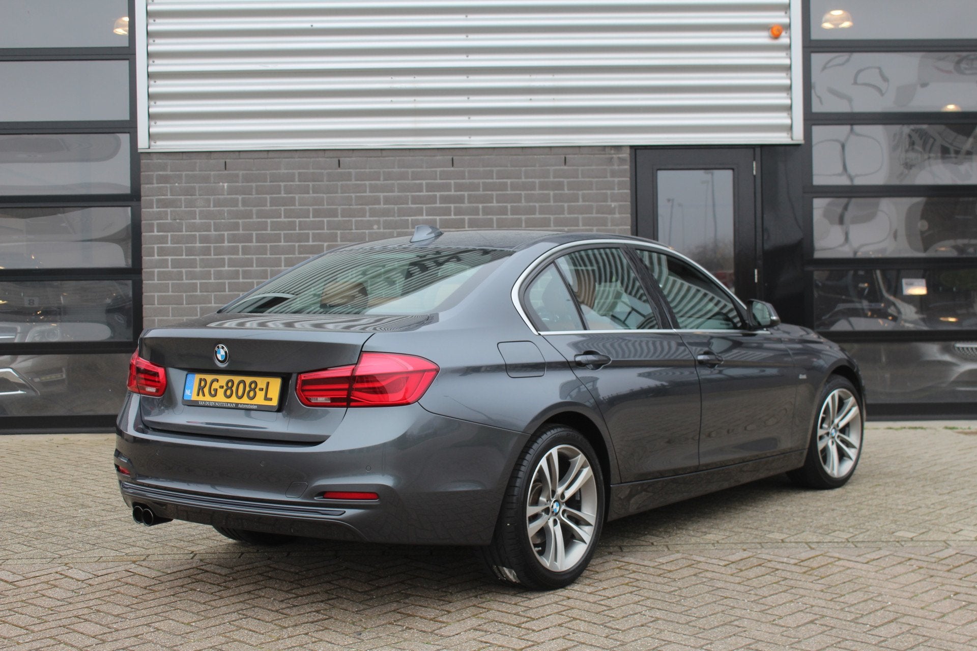 BMW 3-serie 320i High Executive / LCI / Leer / LED / 18"/ N., Auto's, BMW, Automaat, 1998 cc, Achterwielaandrijving, 4 cilinders
