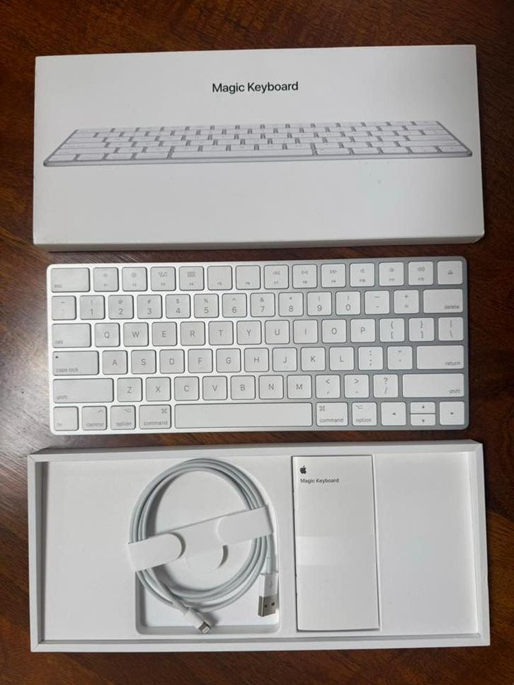 Apple Magic Keyboard vrijwel nieuw in originele verpakking, Ophalen of Verzenden, Zo goed als nieuw