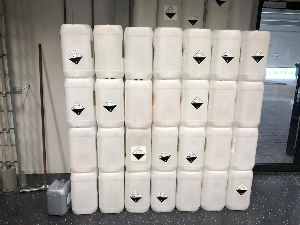 Jerrycans 25 liter, Minder dan 75 liter, Ophalen, Zo goed als nieuw