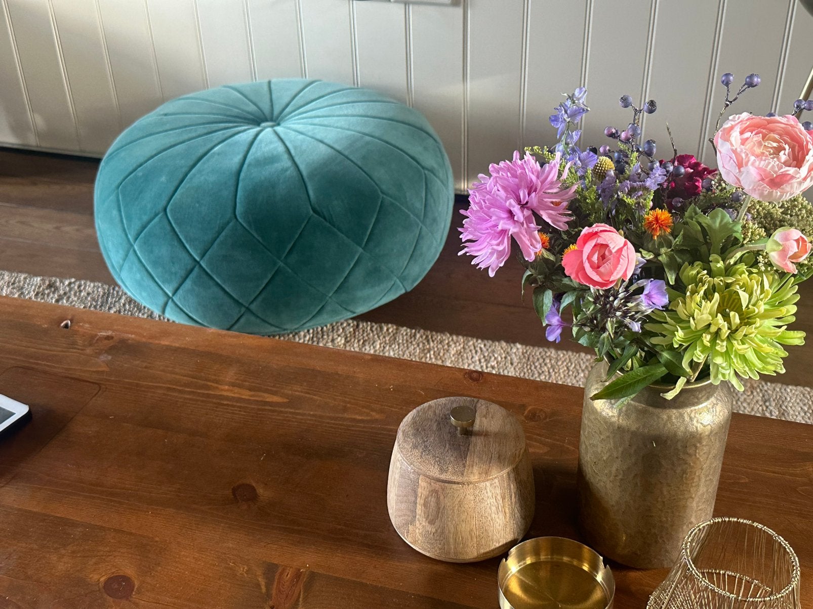 Velour poef blauw/groenig rond, Ophalen, Gebruikt, Rond, Minder dan 50 cm