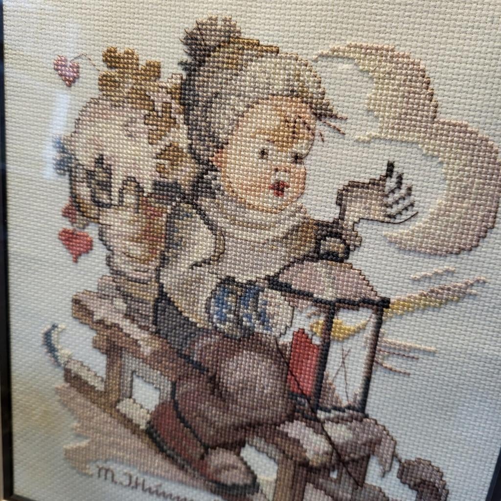 Hummel borduurwerk in lijst 35x39 cm., Ophalen of Verzenden, Gebruikt, Handborduren, Overige typen