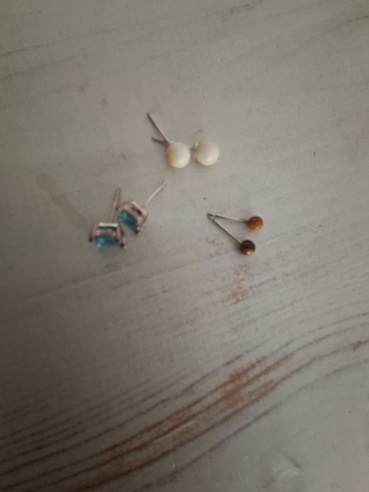 Oorbellen zonder stopper., Ophalen