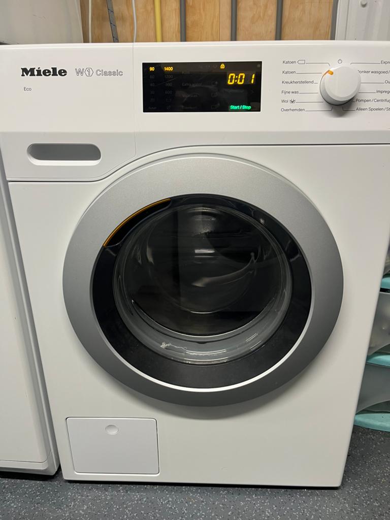 Goede Miele wasmachine, Witgoed en Apparatuur, Wasmachines, Zo goed als nieuw, 6 tot 8 kg, 85 tot 90 cm, 1200 tot 1600 toeren