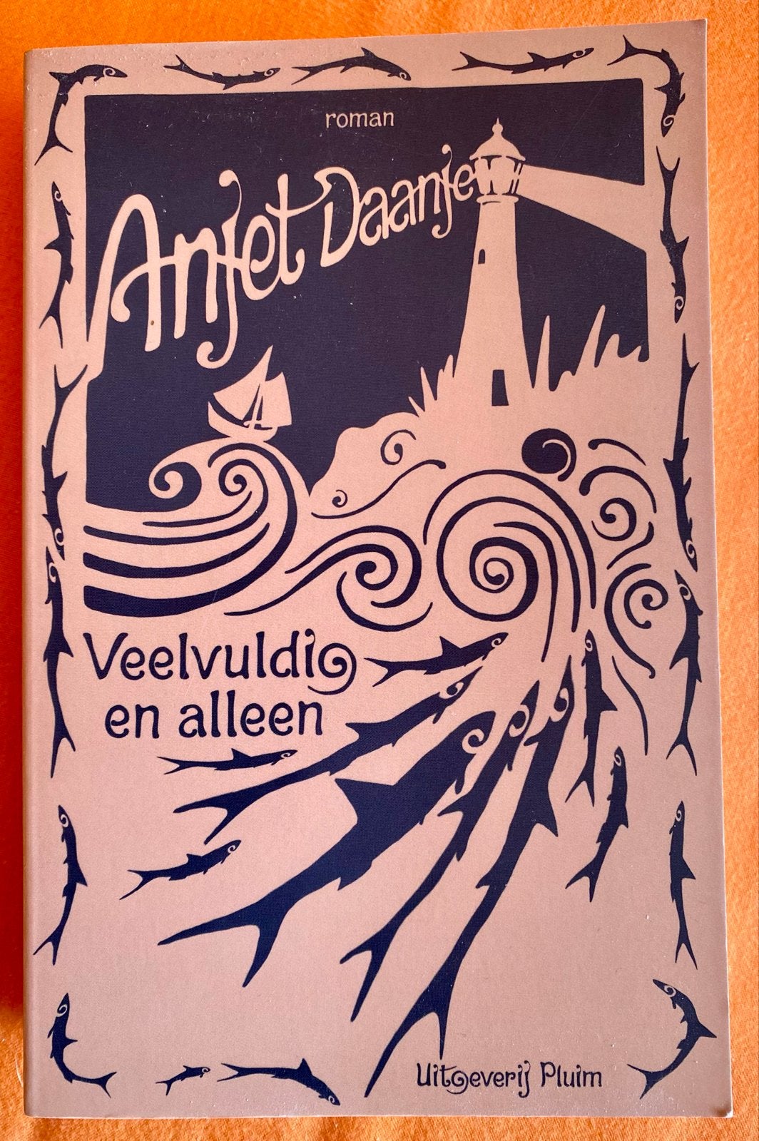 Anjet Daanje - Veelvuldig en alleen (roman), Ophalen of Verzenden, Zo goed als nieuw, Nederland