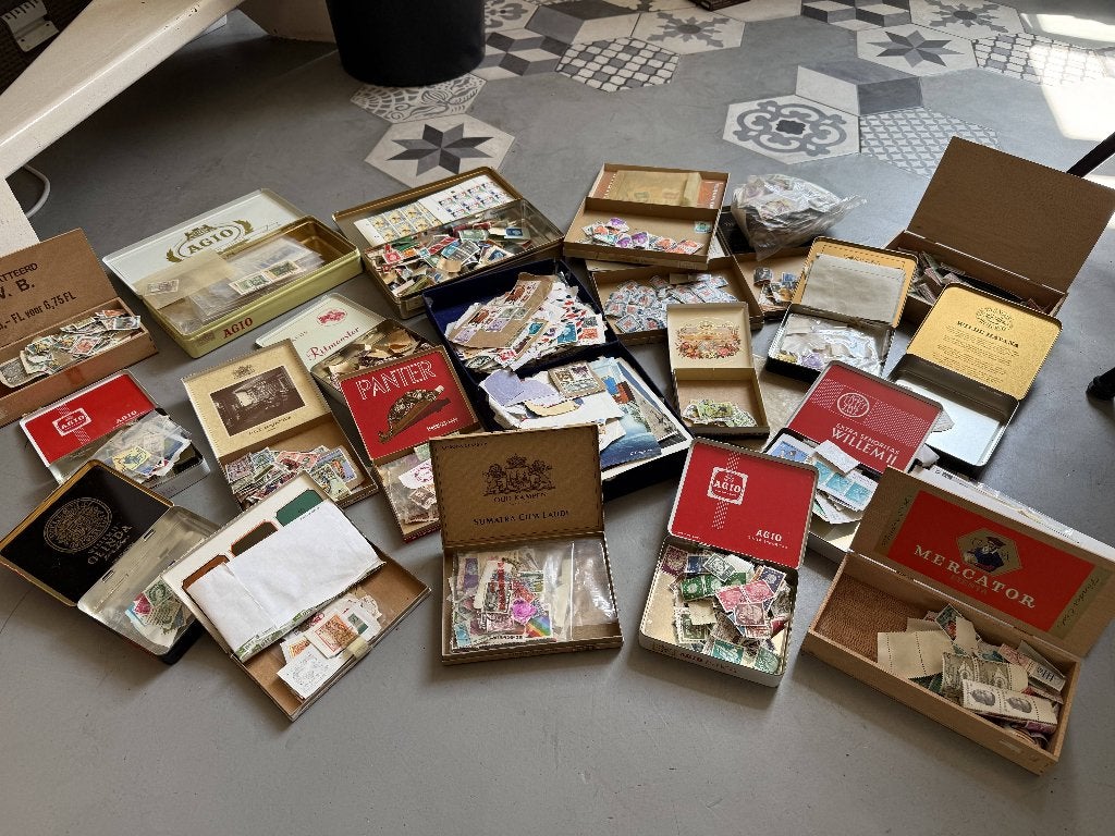 Grote partij postzegels: vogelalbum + 12+ volle blikken, Ophalen of Verzenden, Nederland en Buitenland