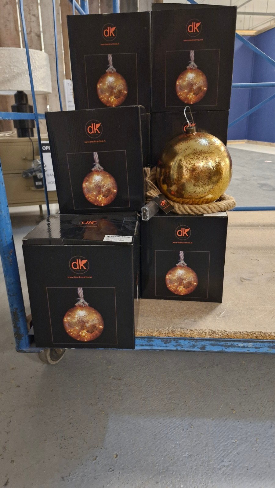 Led kerstballen en dennenappels voor verkoop of workshop, Ophalen, Nieuw
