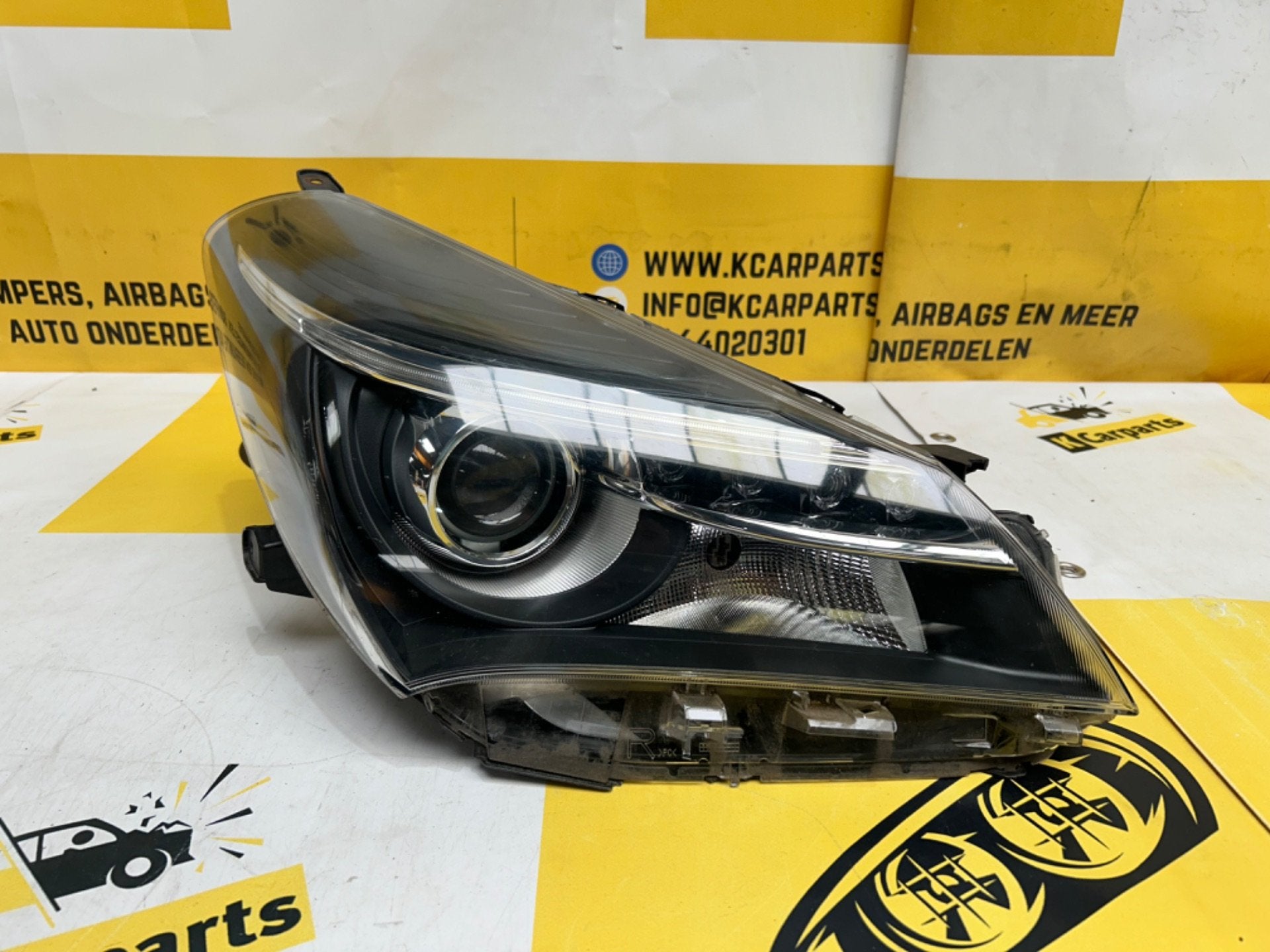 Toyota YARIS Koplamp rechts origineel Koplamp led