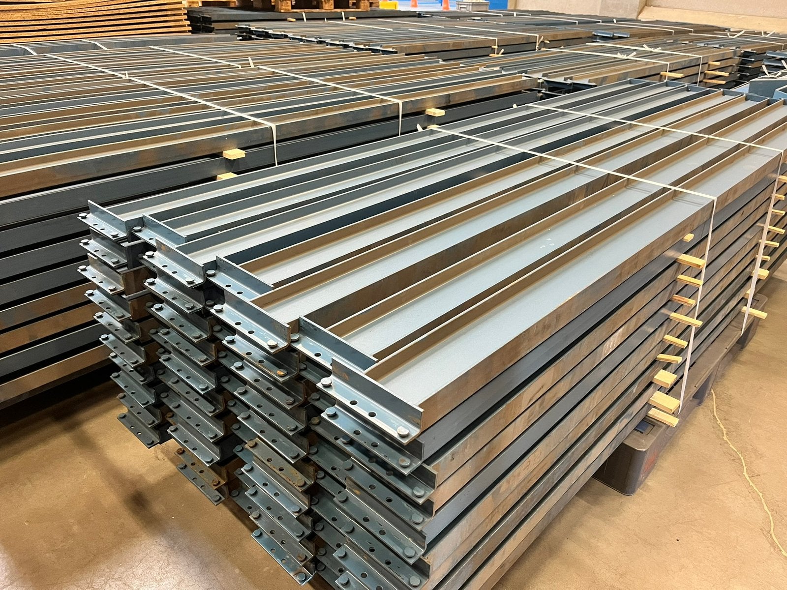 Hovuma palletstelling liggers 270cm 3000kg draagvermogen, Ophalen, Zo goed als nieuw