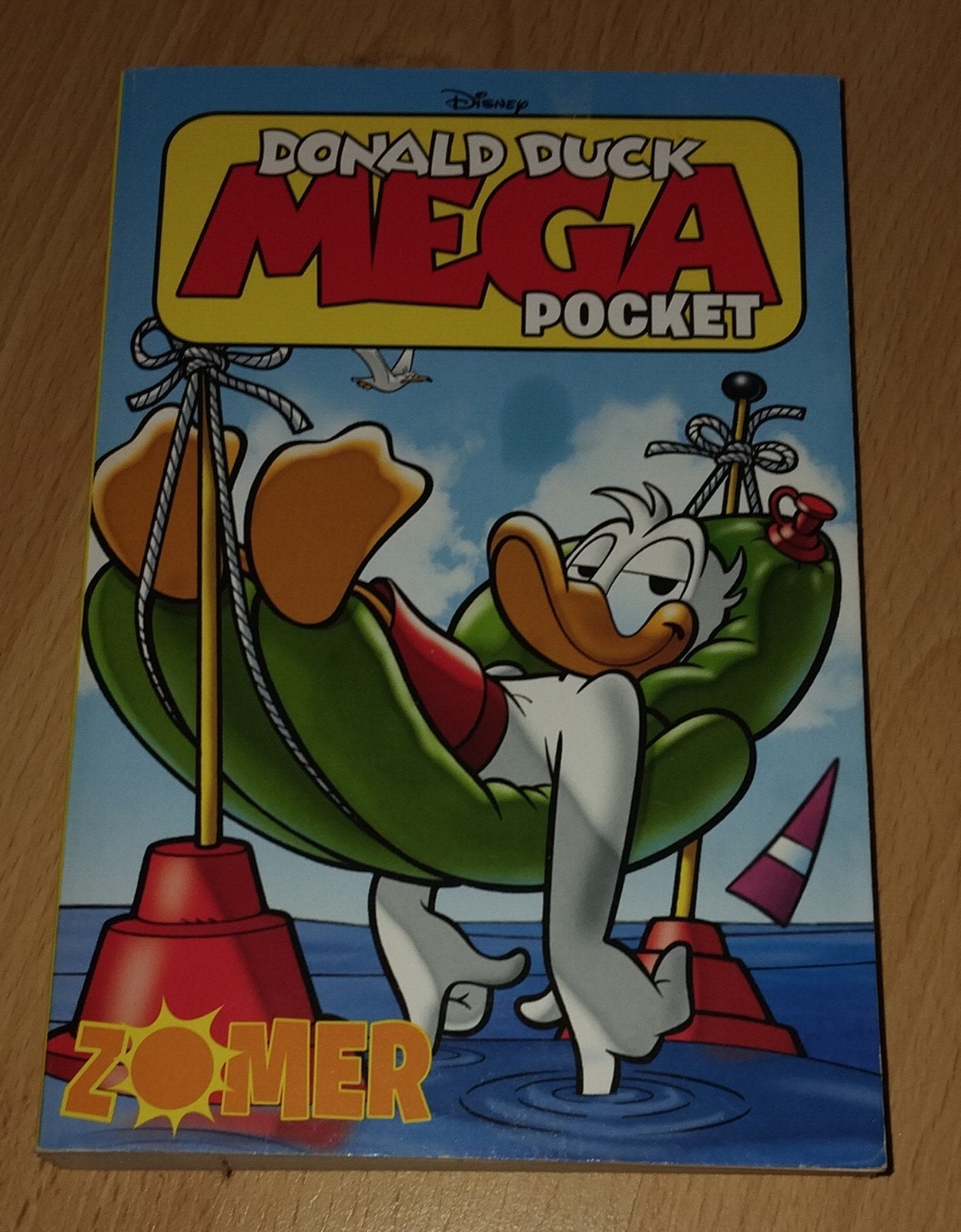 Donald Duck Mega Pocket Zomer - Zo goed als nieuw, Eén stripboek, Ophalen of Verzenden, Zo goed als nieuw