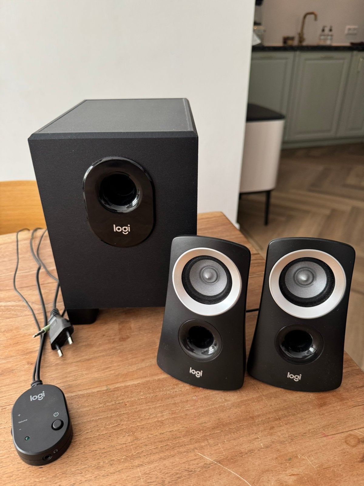 Logitech Z313 2.1 speakersysteem, Ophalen of Verzenden, Zo goed als nieuw
