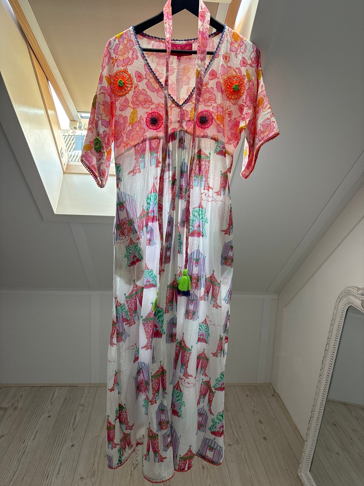 Place du Soleil Maxi Jurk - Maat M nieuw, Kleding | Dames, Jurken, Maat 38/40 (M), Meerkleurig, Nieuw, Ophalen of Verzenden