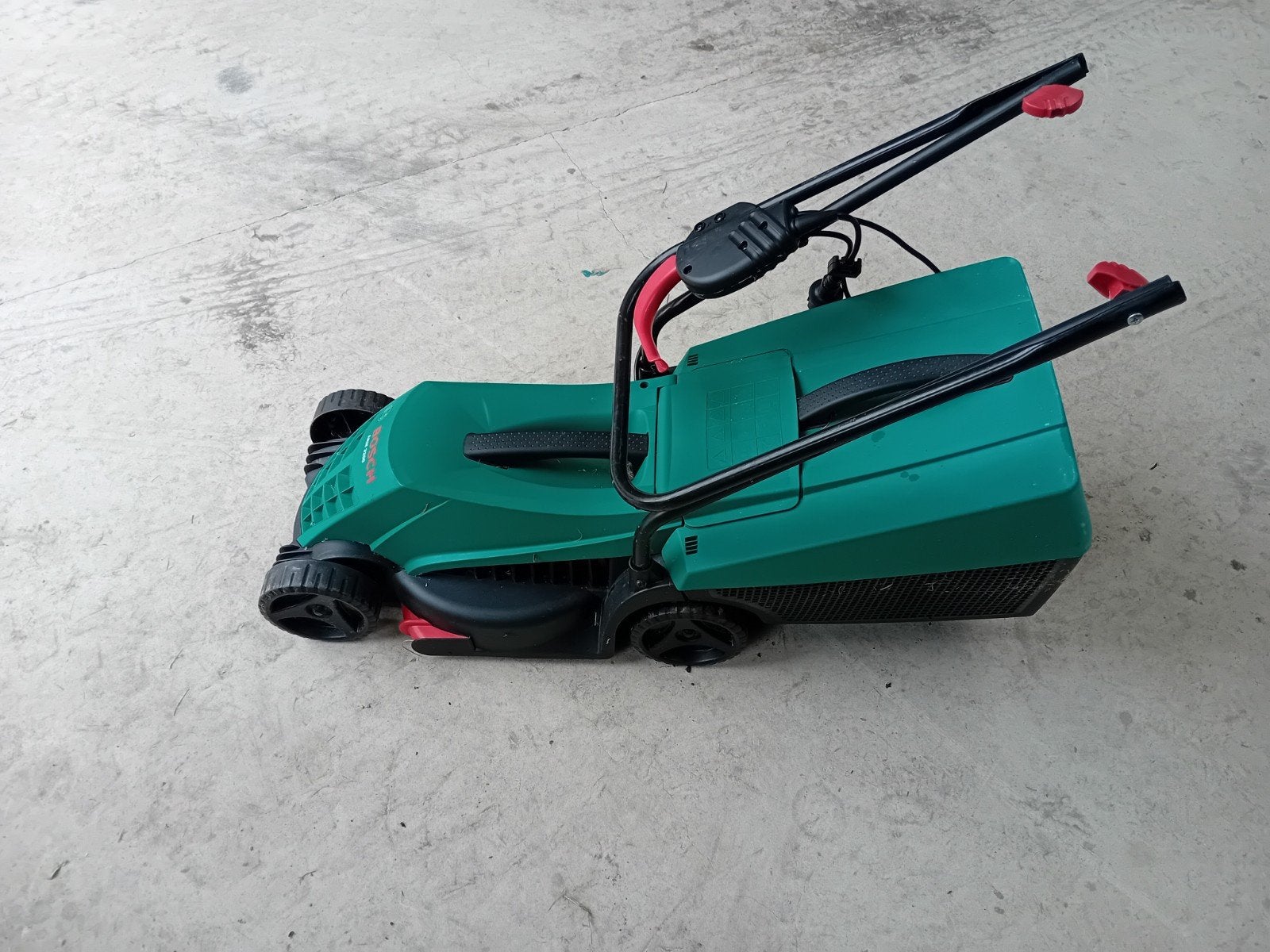 Gazon maaier 230 volt, Cirkelmaaier, Ophalen of Verzenden, Zo goed als nieuw, Opvangbak