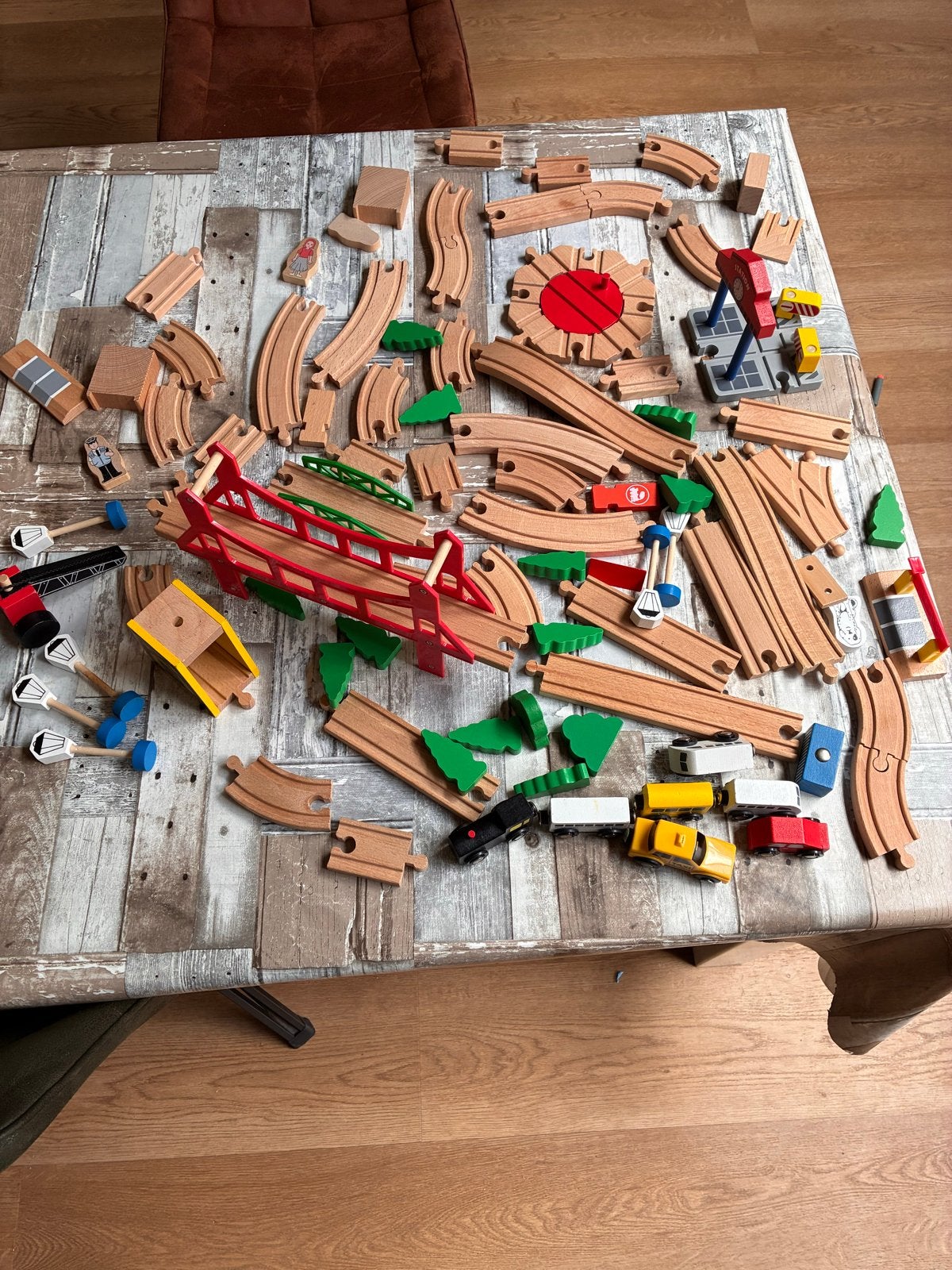 Grote houten treinbaan set met accessoires, Ophalen of Verzenden, Gebruikt, Overige typen