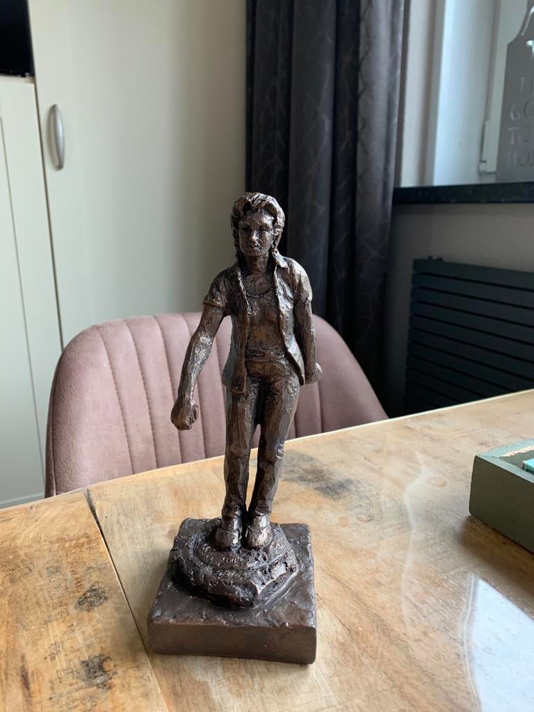 Jeu de boule bronzen beeldje vrouw, Ophalen