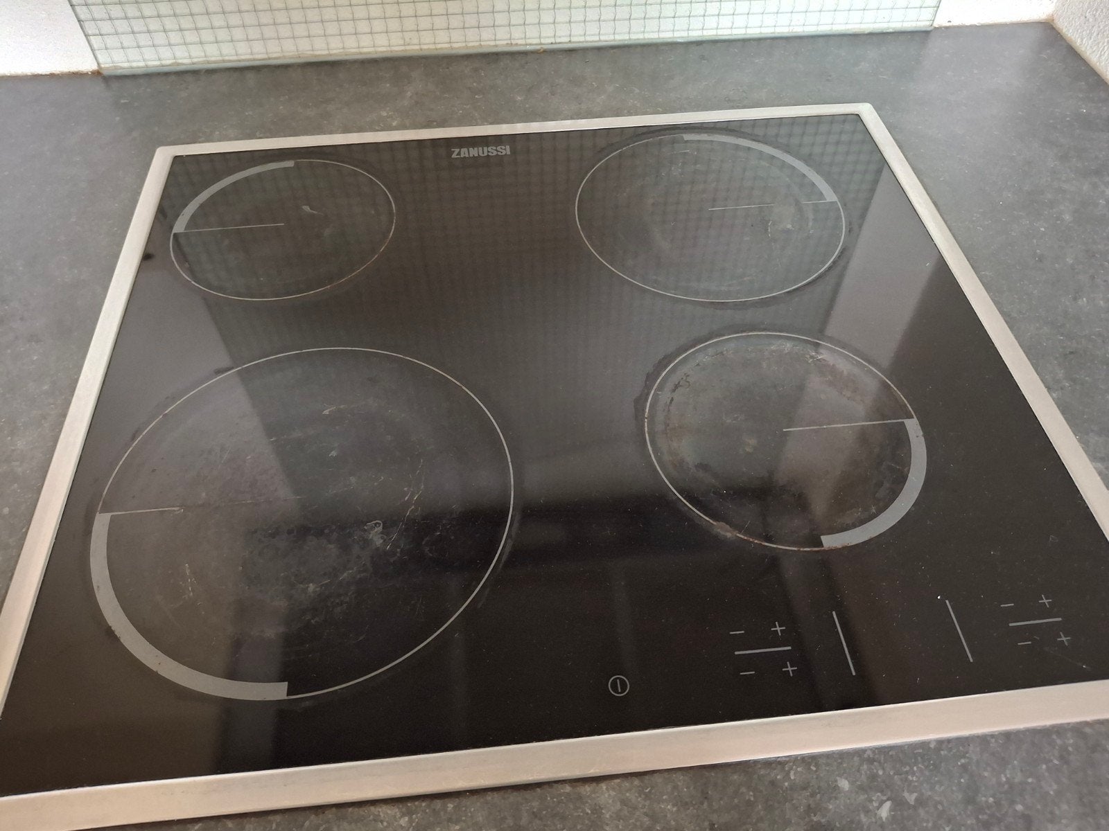 Zanussi keramische kookplaat ZEV6340XBA - 4 kookzones, Ophalen, Gebruikt, 4 kookzones, Inbouw