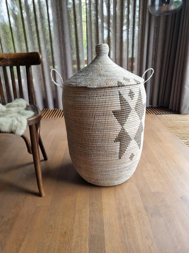 Grote afrikaanse wasmand wit ster handgemaakt uit Senegal, Huis en Inrichting, Woonaccessoires | Schalen en Manden, Mand, Rond