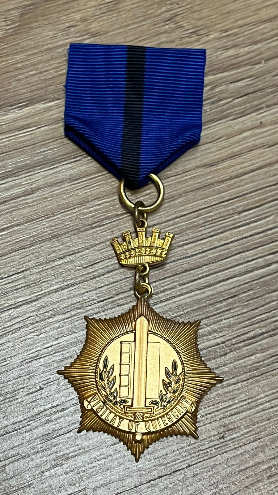 Gemeente politie AMSTERDAM trouwe dienst medaille 04-09-1988, Postzegels en Munten, Penningen en Medailles, Ophalen of Verzenden