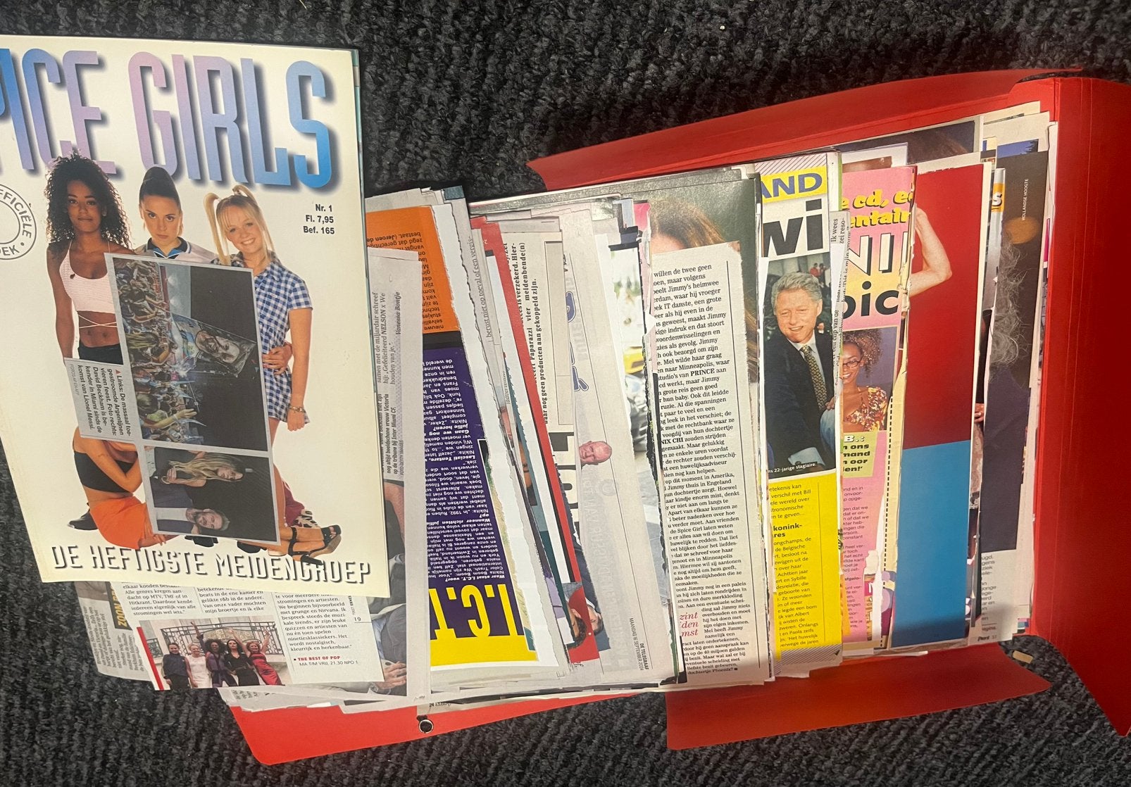 Stapel Spice Girls items, Verzenden, 1980 tot heden, Tijdschrift