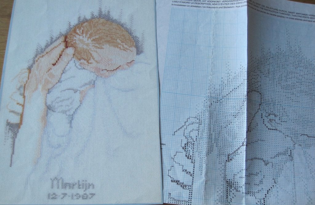 borduurpatroon van baby op arm - geboortepatroon, Ophalen of Verzenden, Zo goed als nieuw, Handborduren, Patroon
