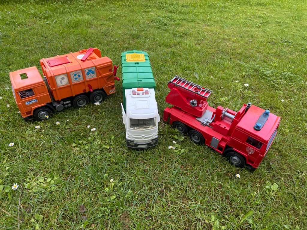 Speelgoed vrachtwagens: brandweer, vuilniswagen, Kinderen en Baby's, Speelgoed | Speelgoedvoertuigen, Ophalen of Verzenden, Gebruikt