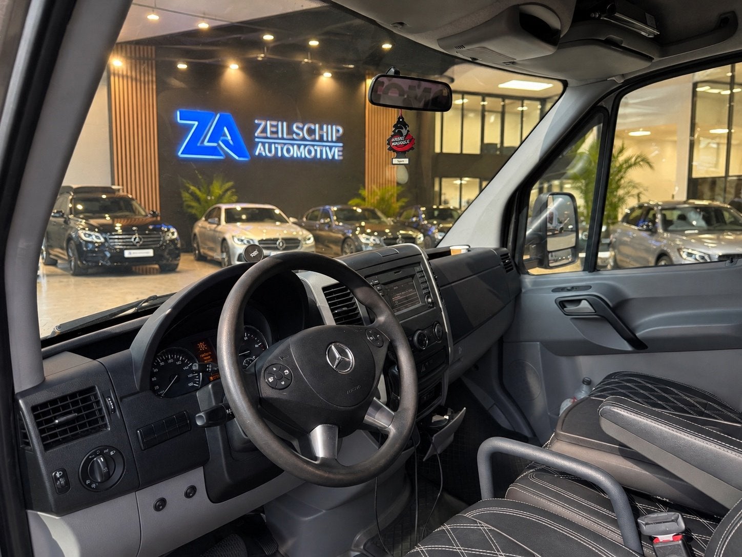 Mercedes-Benz Sprinter 319 3.0 CDI V6 BlueTEC Tijhof Oprijwa, Auto's, Automaat, Dealer onderhouden, Achterwielaandrijving, Bruin