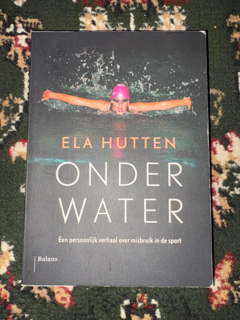 Onder Water - Ela Hutten, Boeken, Ophalen of Verzenden, Gelezen, Overige sporten