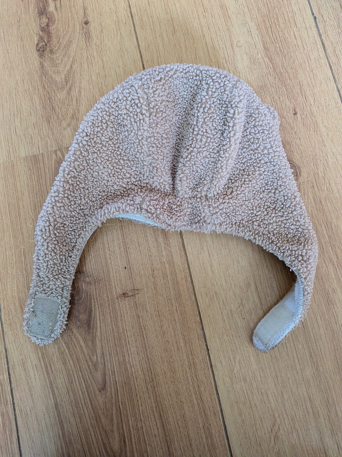 Hema baby mutsje teddy stof beige 4-9 maanden, Ophalen, Gebruikt, Jongetje of Meisje, Maat 74