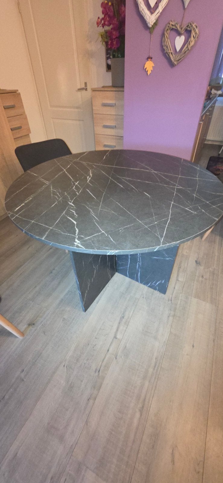 Moderne ronde eettafel met marmerlook, Huis en Inrichting, Ophalen, Overige materialen, Rond, Zo goed als nieuw