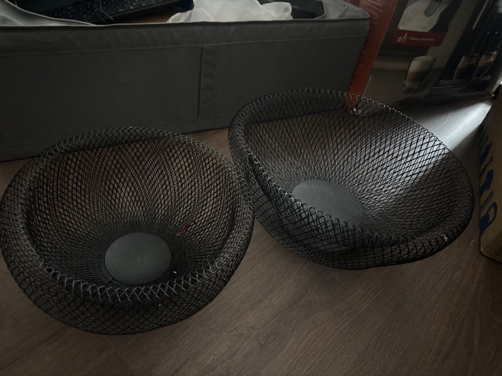 Set van 2 zwarte metalen fruitschalen/decoratieve schalen, Schaal, Rond, Ophalen of Verzenden, Zo goed als nieuw