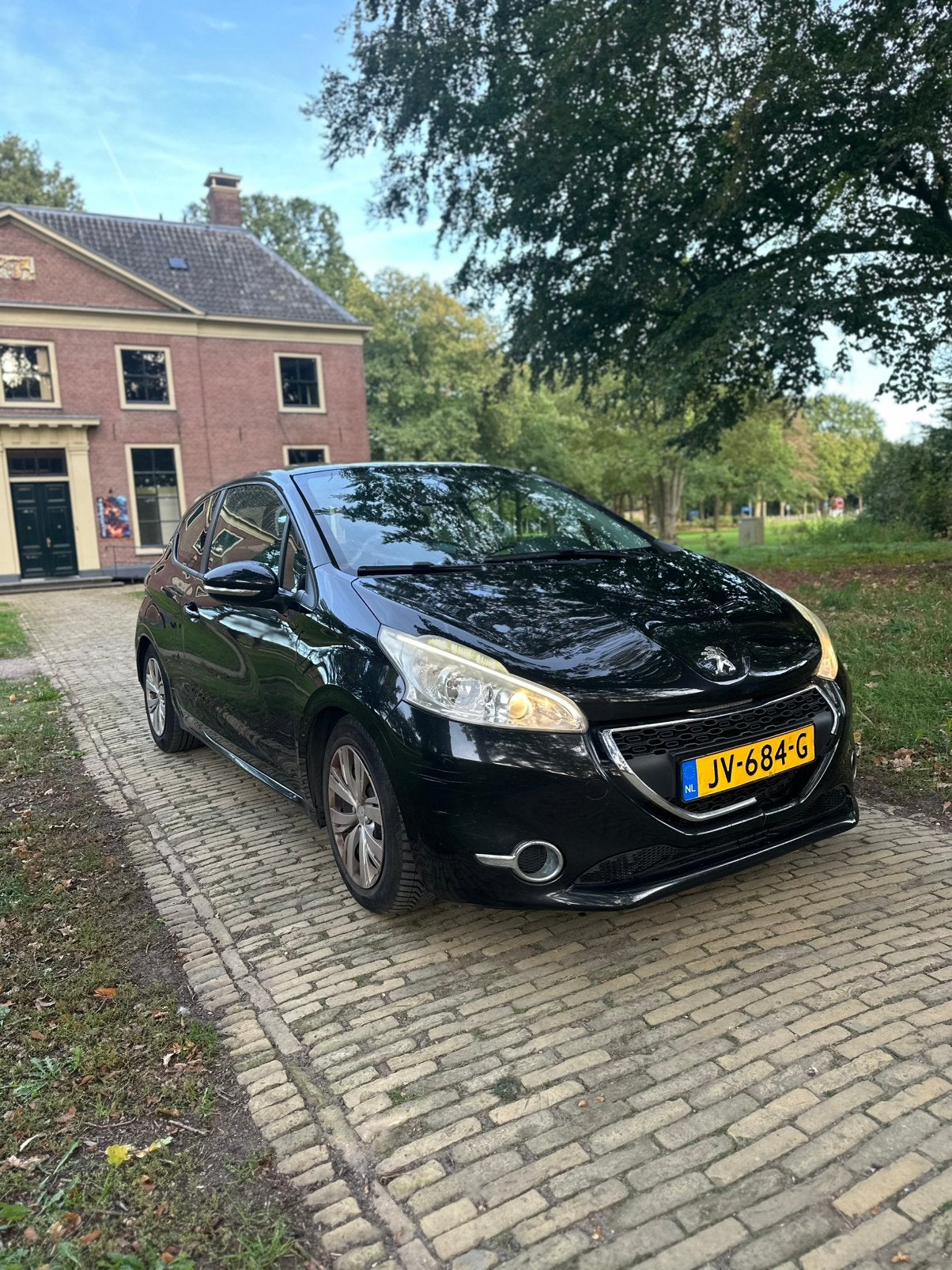 Peugeot 208 1.4 2012 Zwart, Auto's, Voorwielaandrijving, Zwart, Zwart, Handgeschakeld