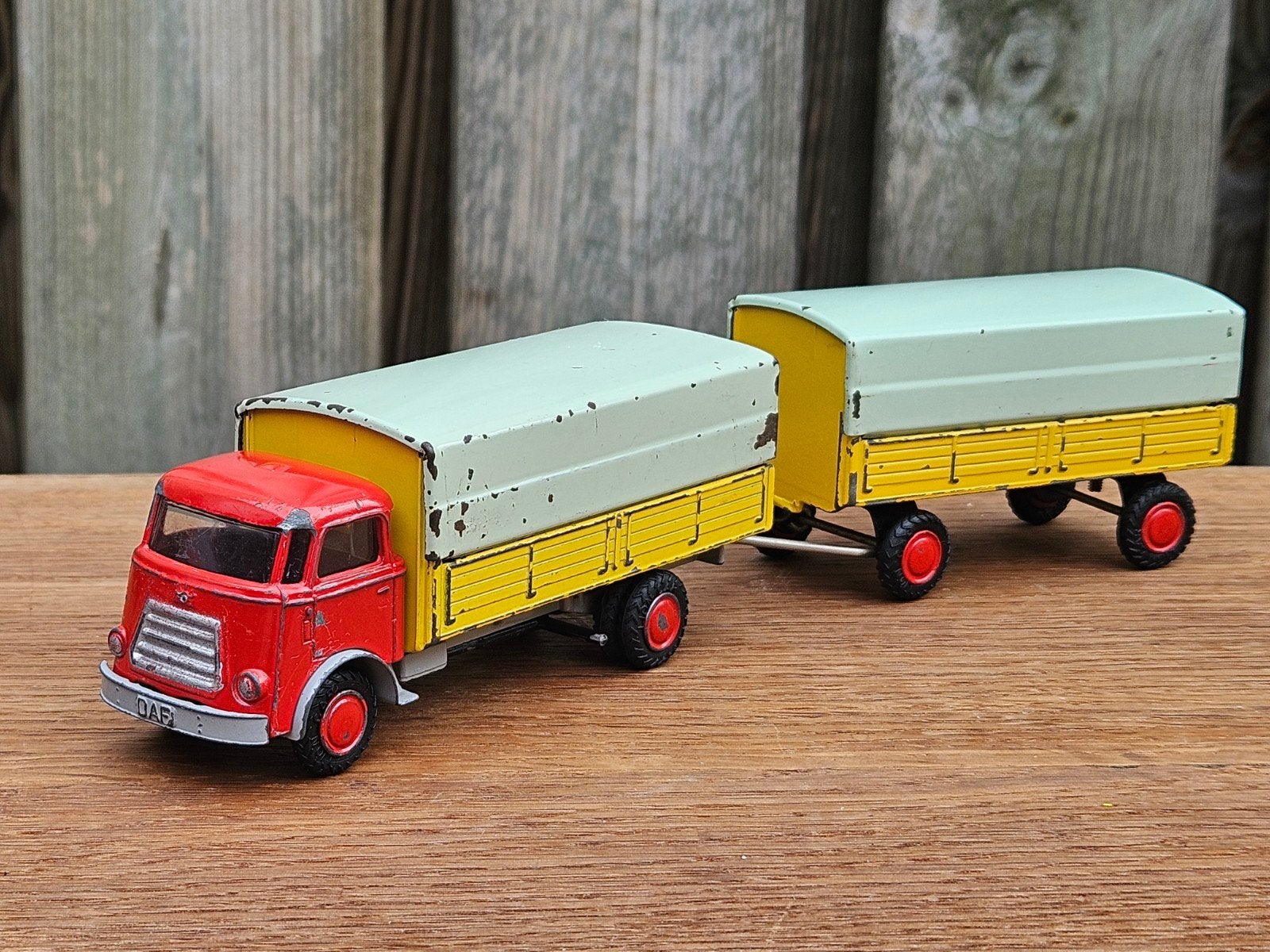 Lion Car Daf frontstuur met aanhanger, 1e type, rood/geel, Ophalen of Verzenden, Gebruikt, Bus of Vrachtwagen, Lion Toys