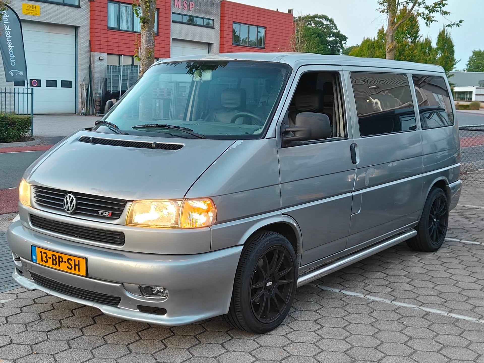 Volkswagen CARAVELLE 2.5 TDI 151PK D.C. Airco, Metallic lak, Gebruikt, Overige kleuren, 700 kg