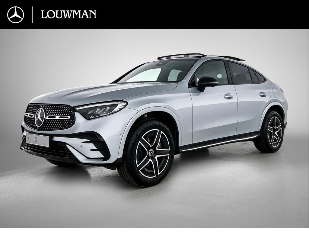 Mercedes-Benz GLC Coupé 300e 4MATIC Business Solution AMG |, Auto's, Mercedes-Benz, Automaat, Zwart, Plug-in hybride, 313 pk