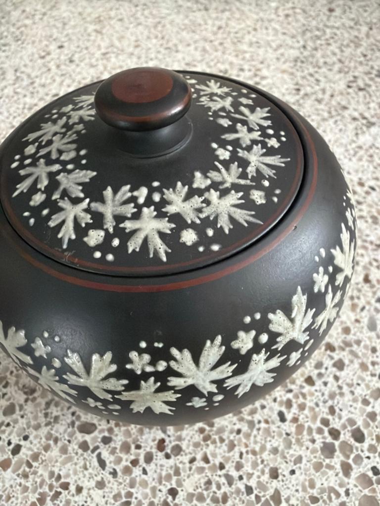 Vintage Wedgwood Jasperware Zwarte Suikerpot met Bladmotief, Verzenden