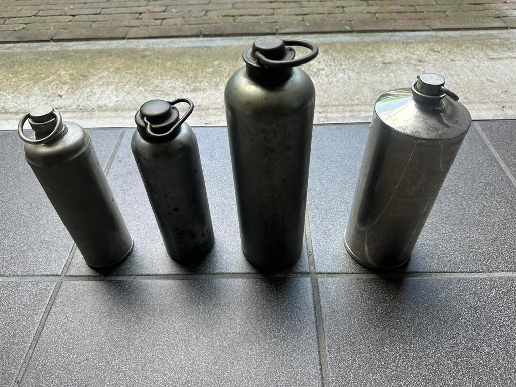 4 oude metalen kruiken, Antiek en Kunst, Ophalen of Verzenden