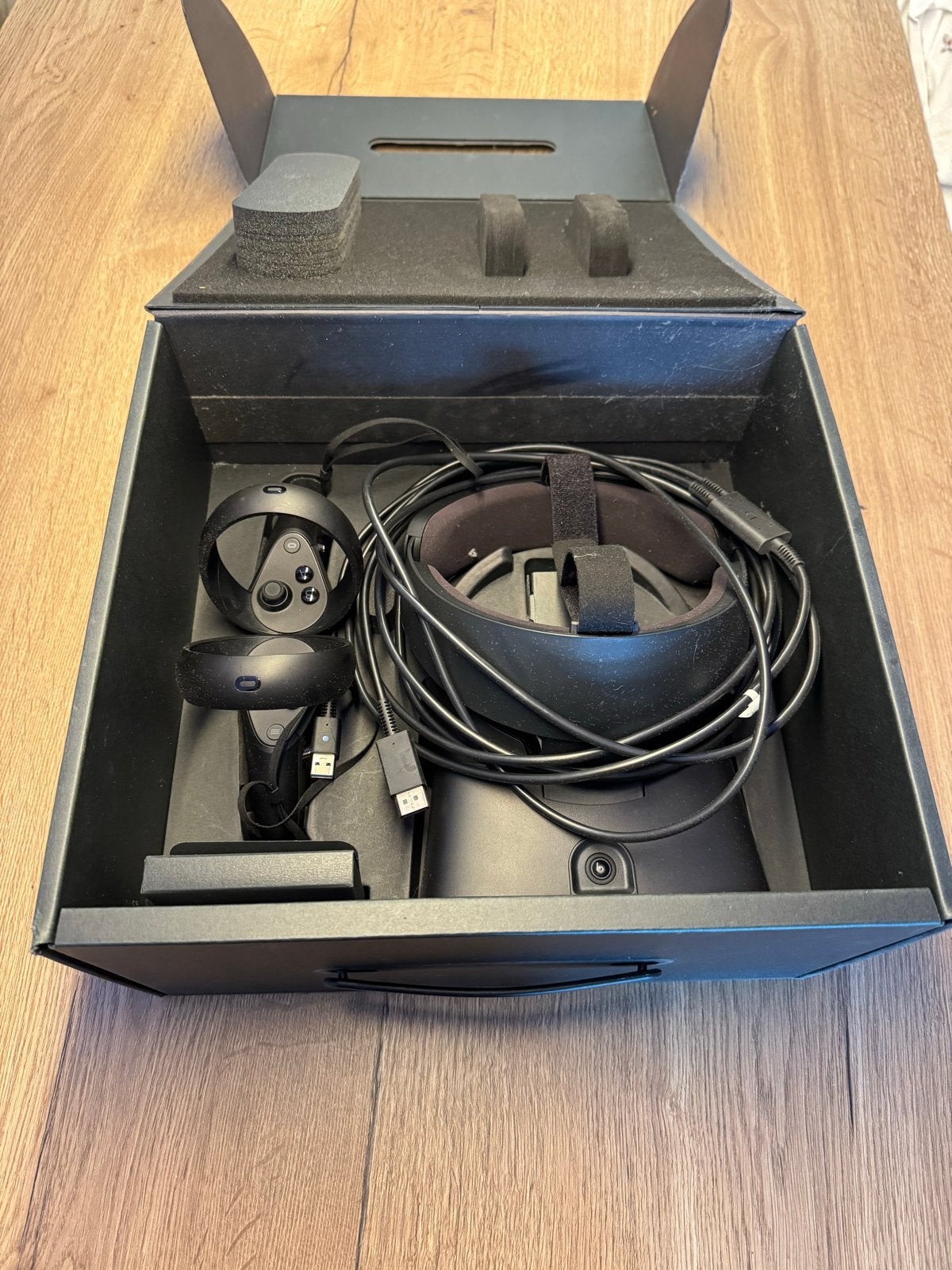 Oculus Rift S VR-bril met controllers en accessoires, Ophalen of Verzenden, Gebruikt, VR-bril, Pc