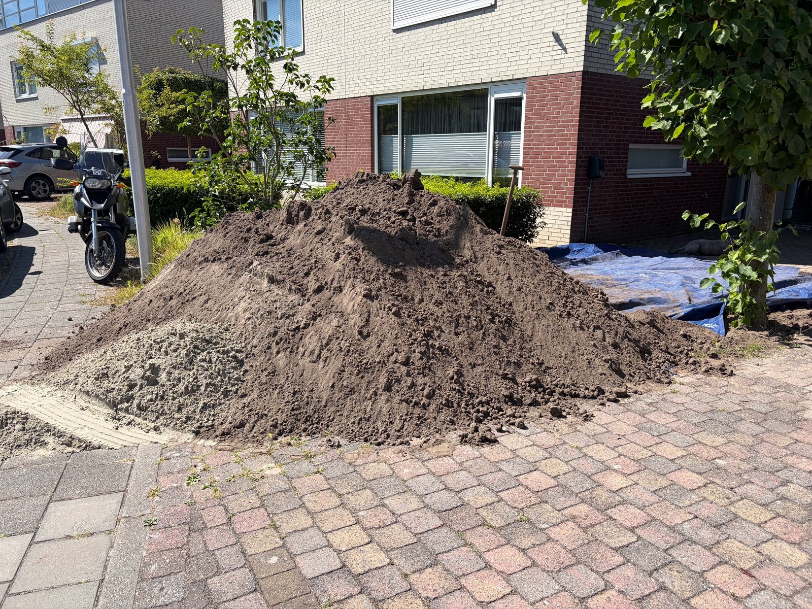 Schoon zwart zand 2-3 m3, Ophalen, Zo goed als nieuw, Ophoogzand