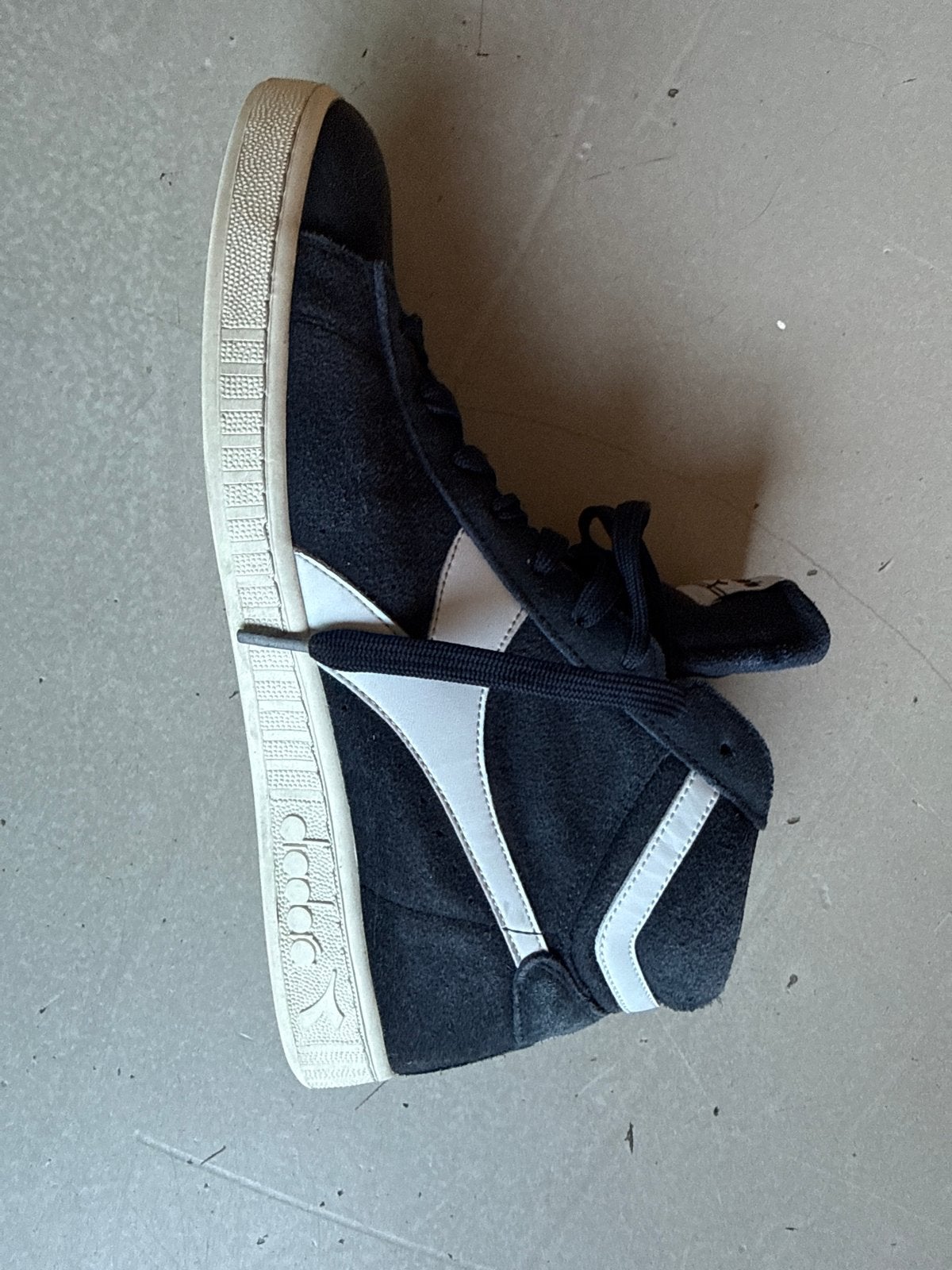 Mooie Diadora sneakers, slechts paar keer gedragen, Ophalen of Verzenden, Zo goed als nieuw, Zwart, Sneakers of Gympen