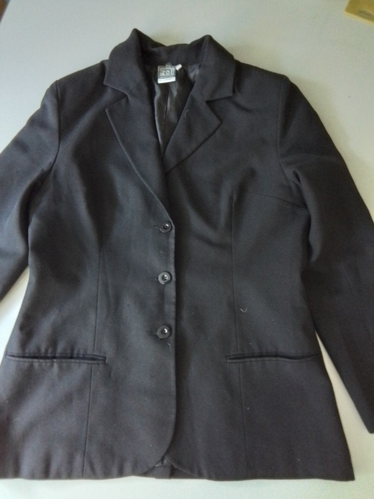 Elegante zwarte colbert in maat 42. Merk Zoī, Ophalen of Verzenden, Zo goed als nieuw, Maat 42/44 (L), Zwart