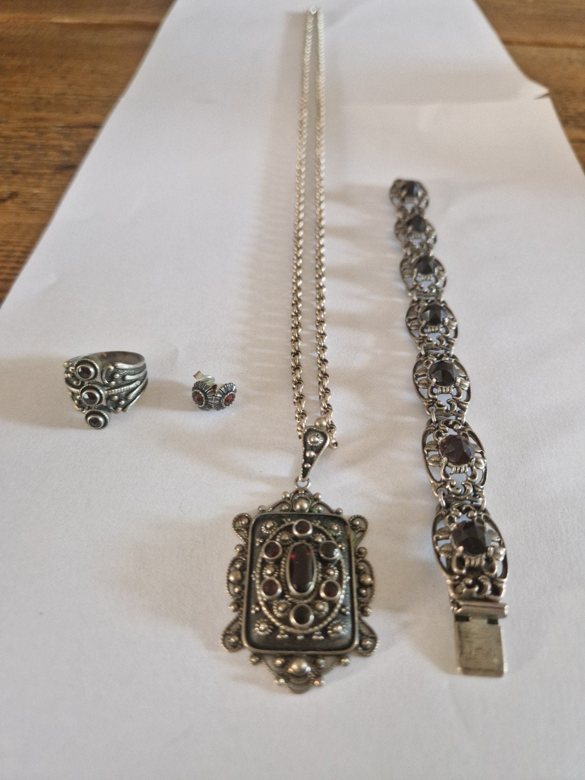 Complete vintage sieradenset 835 zilver & echte granaten, Met hanger, Ophalen of Verzenden, Zo goed als nieuw, Zilver