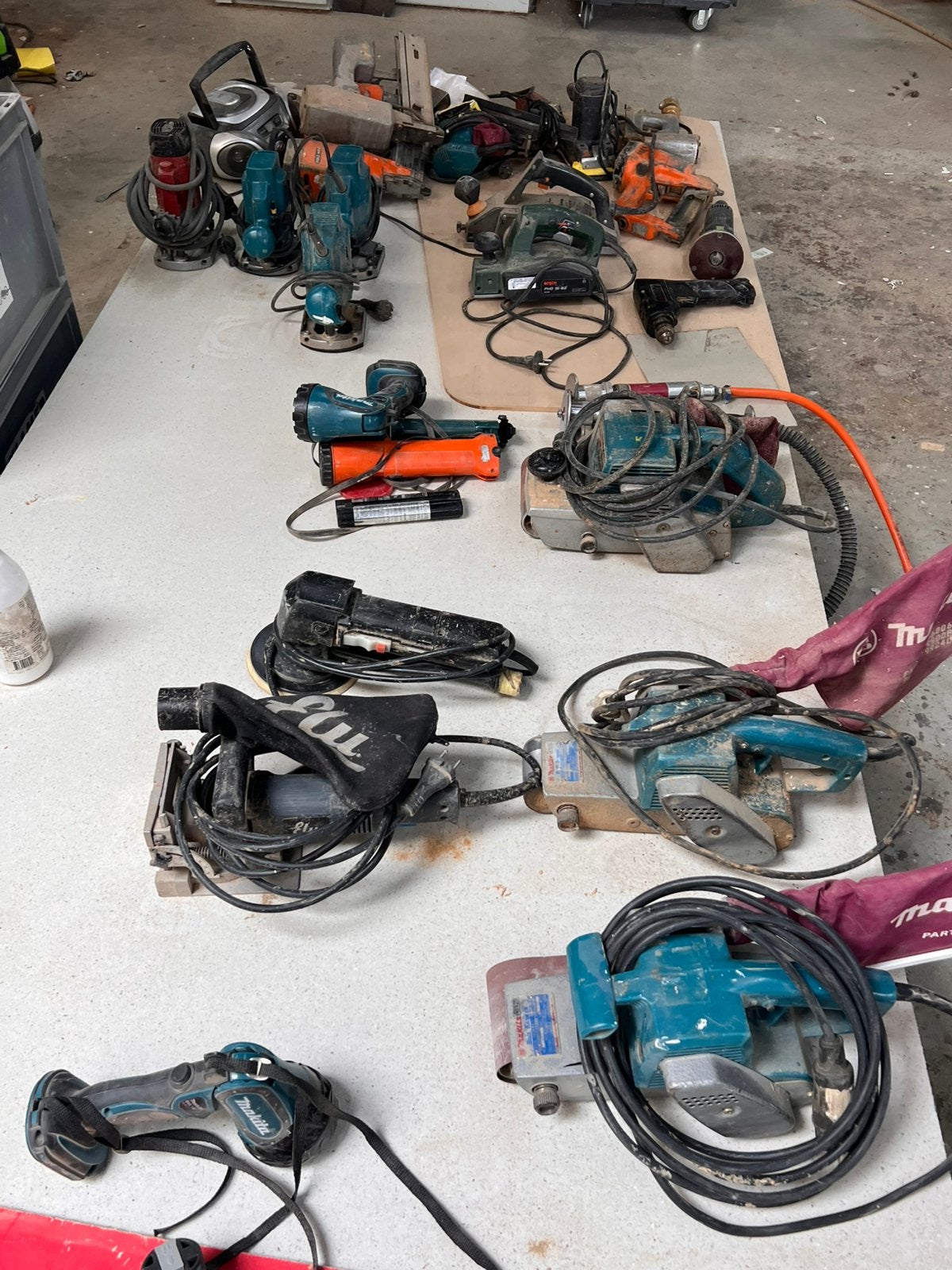 Makita bandschuurmachine bovenfrees luchtfrees tackers etc, Ophalen, Gebruikt