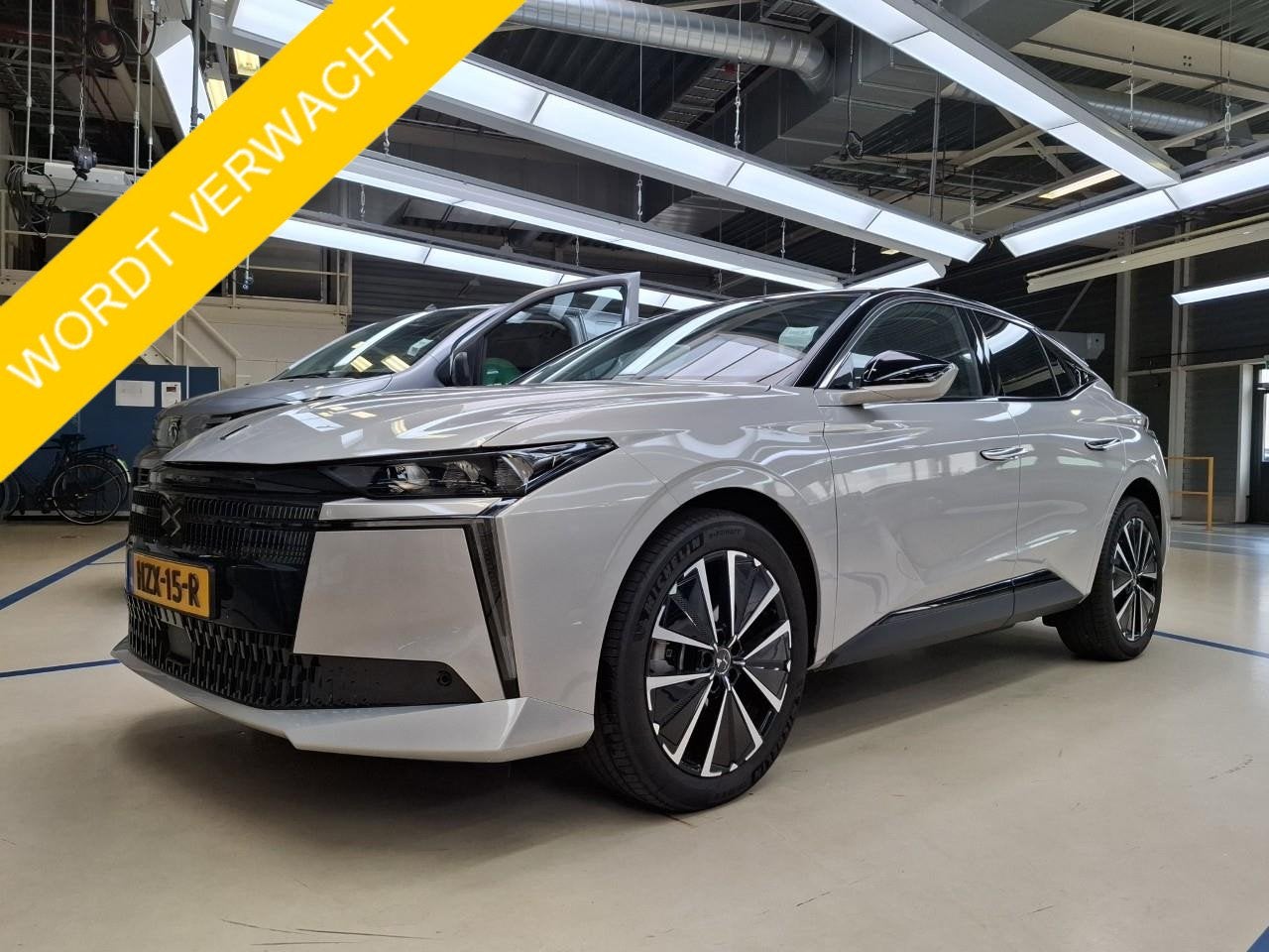 DS No 4 E-Tense Pallas Comfort Tech Pack 58.3 kWh (bj 2025), Gebruikt, Leder en Stof, Origineel Nederlands, Automatische klimaatregeling